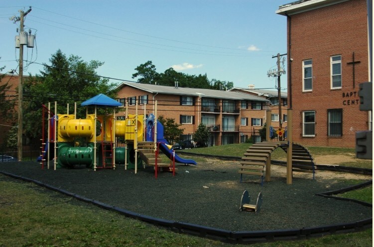 4025 9th St SE, Washington, DC à louer - Photo du bâtiment - Image 2 de 7