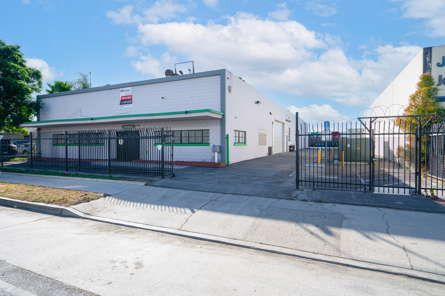 5885 N Paramount Blvd, Long Beach, CA for sale - Building Photo - Image 1 of 15