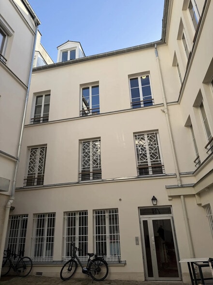 18 Passage Du Chantier, Paris for lease - Building Photo - Image 1 of 10