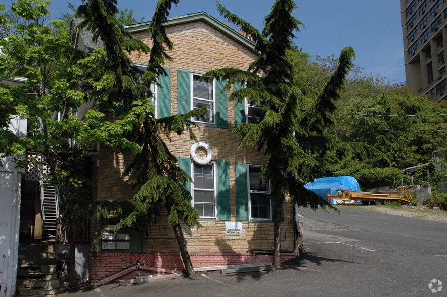 Farragut Place portfolio of 4 properties for sale on LoopNet.ca - Primary Photo - Image 2 of 3