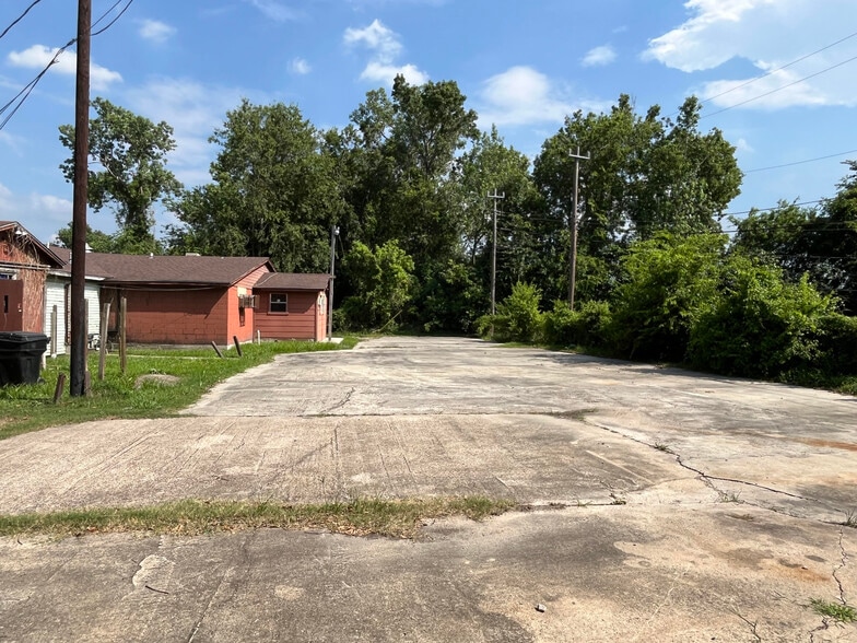 9305 N Wayside Dr, Houston, TX for sale - Building Photo - Image 3 of 12