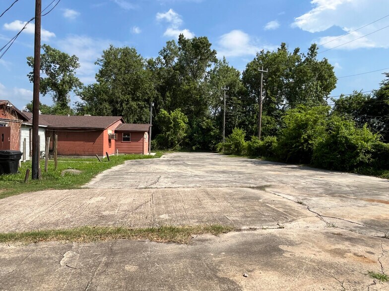 9305 N Wayside Dr, Houston, TX à vendre - Photo du bâtiment - Image 3 de 12