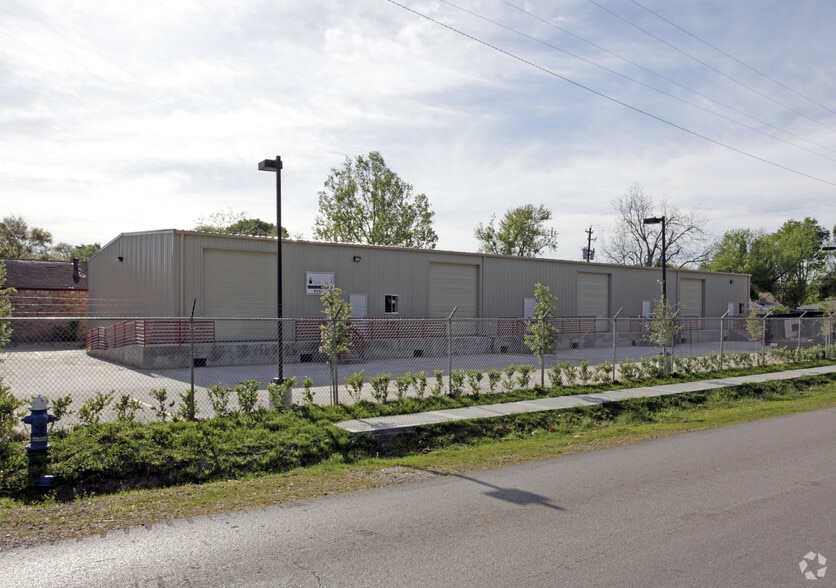 8561 Rayson Rd, Houston, TX for lease - Building Photo - Image 3 of 17