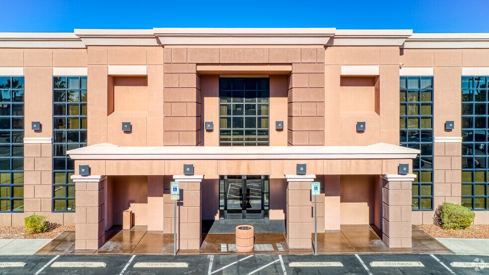 1349 Galleria Dr, Henderson, NV à louer - Photo du bâtiment - Image 3 de 37