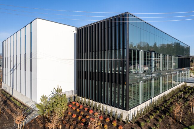 Plus de détails pour 12850 112B Av, Surrey, BC - Industriel à louer