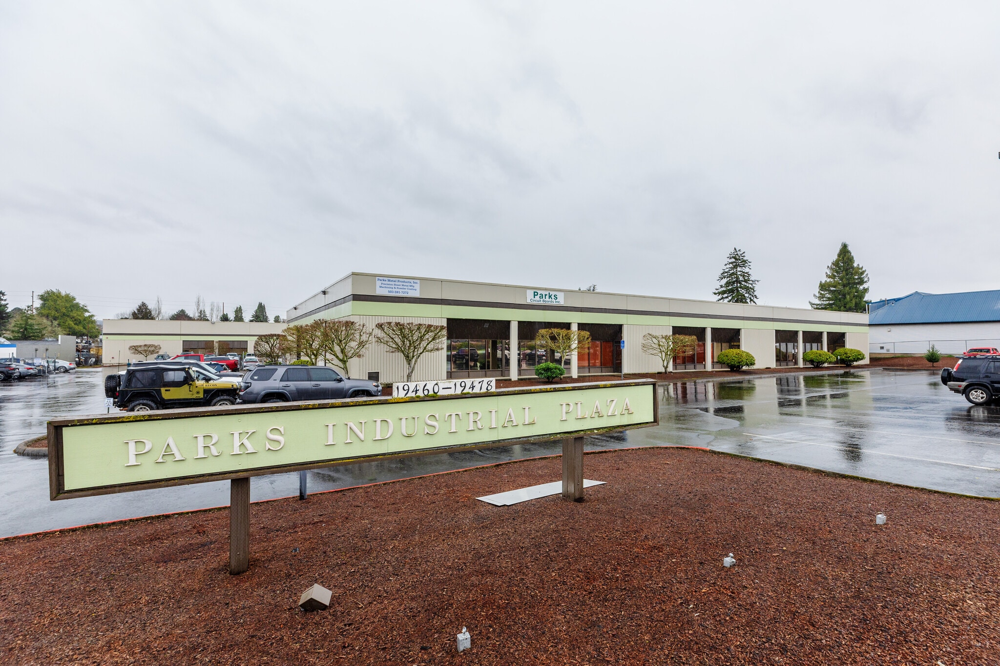 Parks Industrial Plaza portfolio of 2 properties for sale on LoopNet.ca Primary Photo- Image 1 of 16