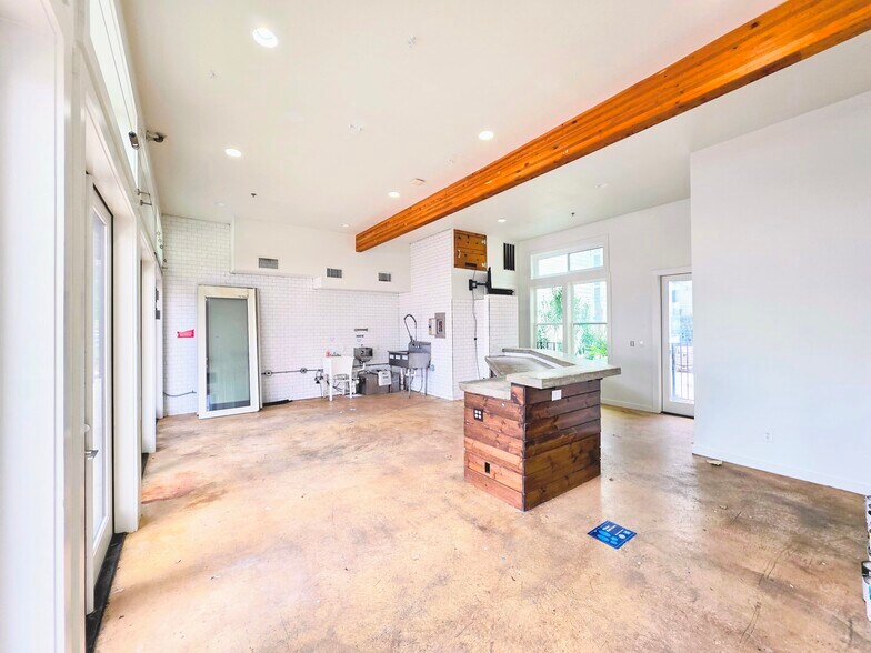 1147 N Academy Ave, New Braunfels, TX à louer - Photo du bâtiment - Image 3 de 10