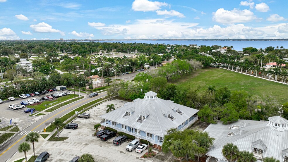 1361 Royal Palm Square Blvd, Fort Myers, FL for lease - Building Photo - Image 2 of 22