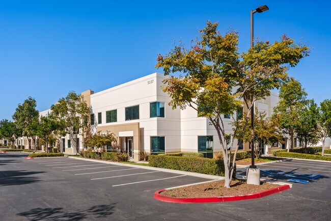 Plus de détails pour 3137 Tiger Run Ct, Carlsbad, CA - Local d'activités à louer