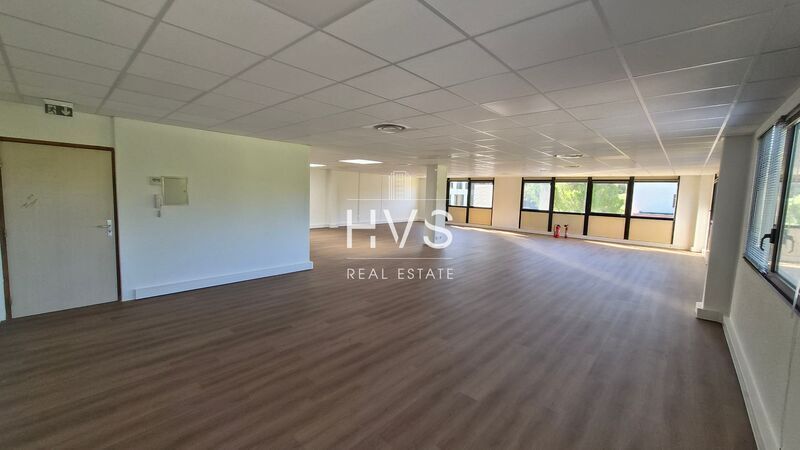 Office in Meyreuil for lease Interior Photo- Image 1 of 5