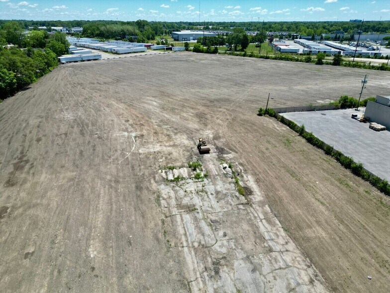 2505 N Sherman Dr, Indianapolis, IN à louer - Photo du bâtiment - Image 2 de 7