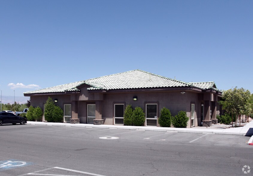 9816 Gilespie St, Las Vegas, NV à vendre - Photo du bâtiment - Image 2 de 3