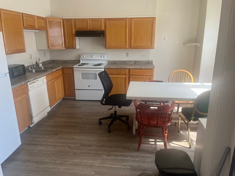 80 Broad St, Plattsburgh, NY à vendre - Photo du bâtiment - Image 2 de 7