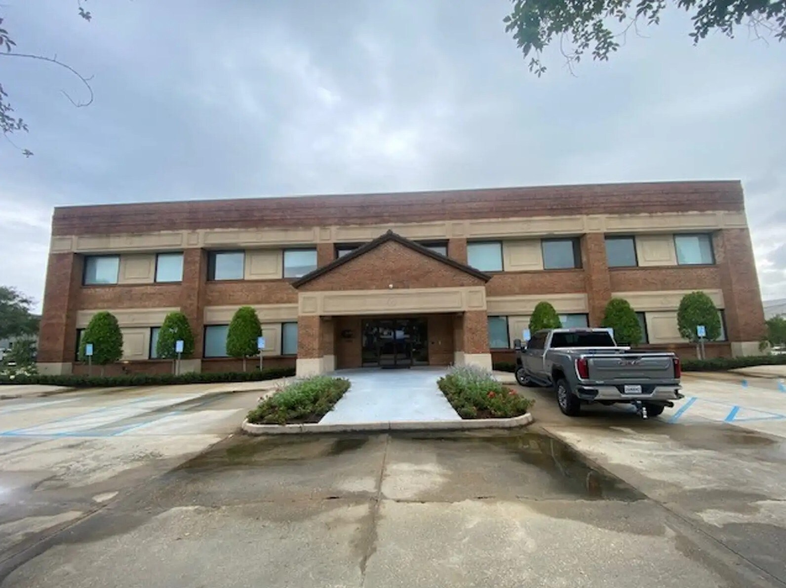 235 Highlandia Dr, Baton Rouge, LA for lease Building Photo- Image 1 of 13