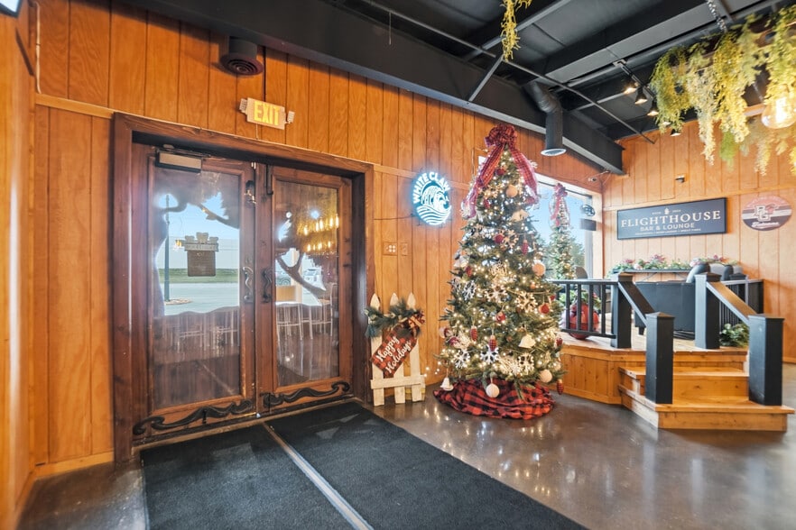 2330 Bright Rd, Findlay, OH for sale - Interior Photo - Image 3 of 63