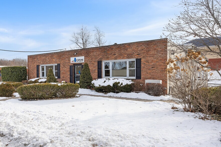 39 Woodland Rd, Roseland, NJ à vendre - Photo du bâtiment - Image 2 de 32