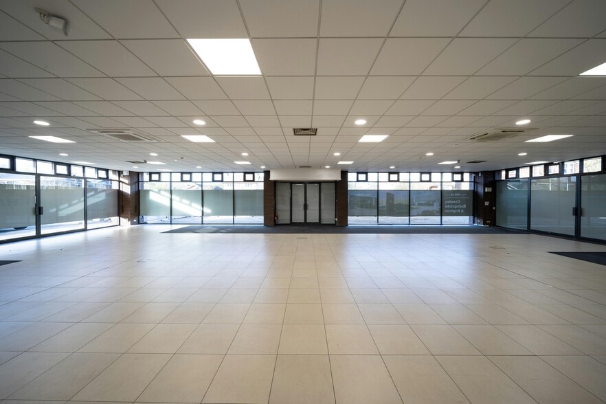 Harwoods Pulborough London Road portfolio of 2 properties for sale on LoopNet.ca - Building Photo - Image 3 of 6