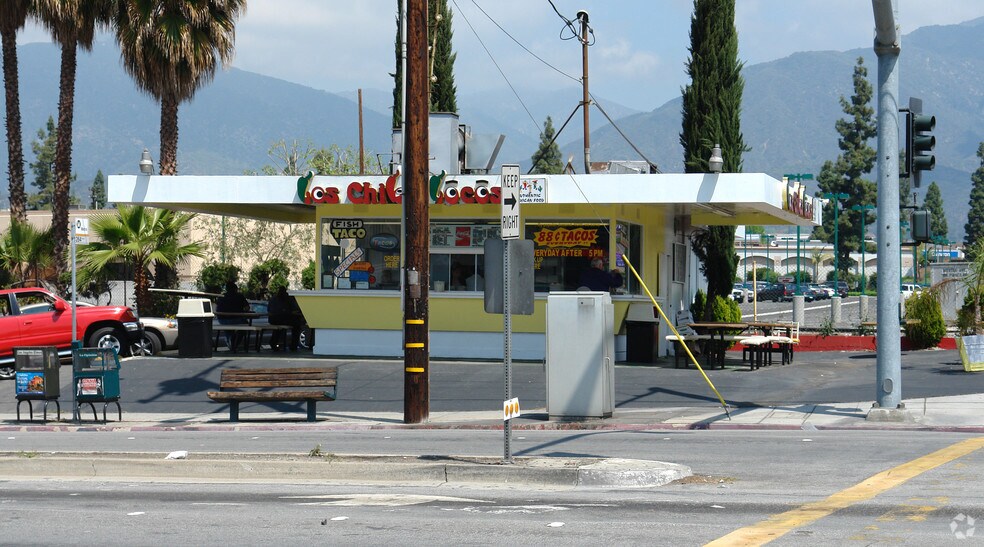 121 W Duarte Rd, Monrovia, CA à vendre - Photo principale - Image 1 de 4