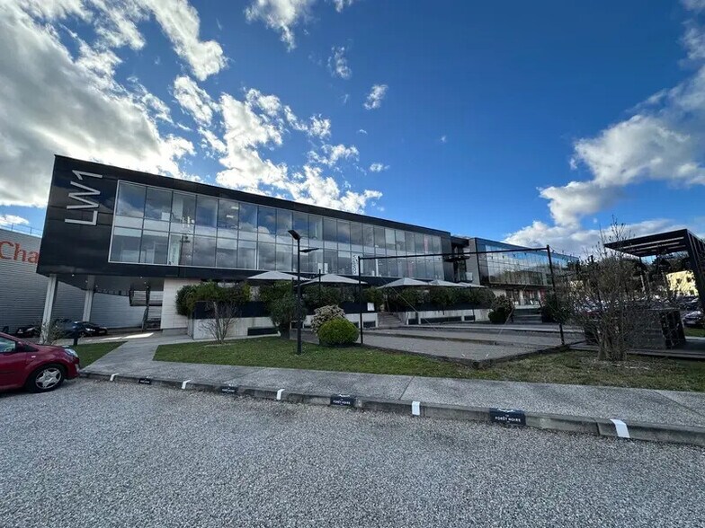 Bureau dans Chaponost à vendre - Photo du bâtiment - Image 1 de 11