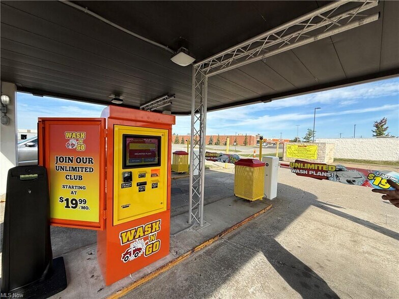 4680 Northfield Rd, Garfield Heights, OH à vendre - Photo du bâtiment - Image 3 de 9