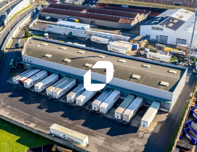 Industrial in La Courneuve for lease - Aerial - Image 2 of 10