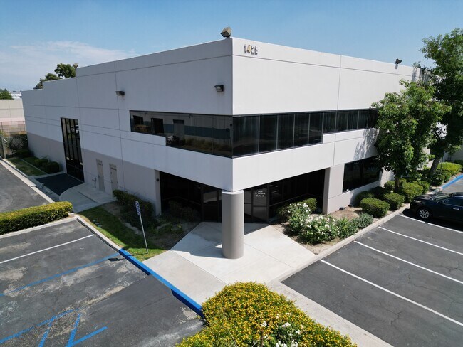 Plus de détails pour 1425 S Victoria Ct, San Bernardino, CA - Industriel à louer