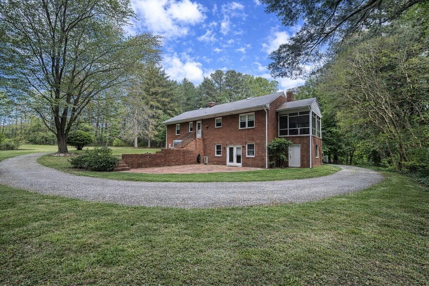 7999 Fast Ln, Mechanicsville, VA for sale - Building Photo - Image 2 of 10