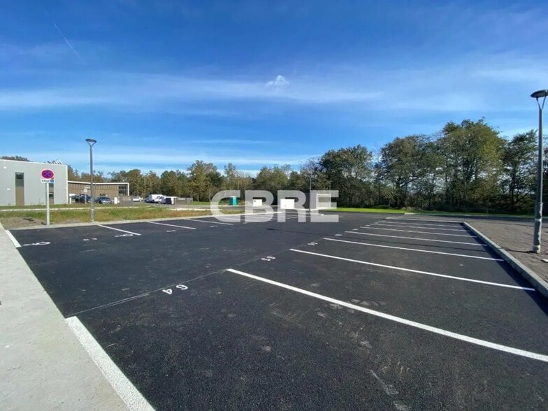 Office in Mérignac for lease - Building Photo - Image 3 of 11