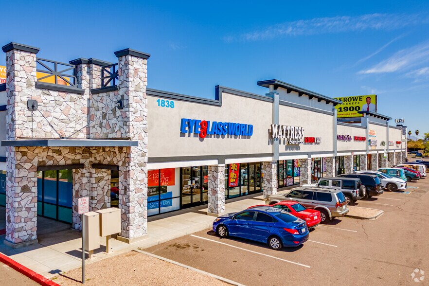 1838 W Bell Rd, Phoenix, AZ à louer - Photo du bâtiment - Image 2 de 14