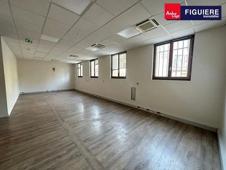 Office in Aix-en-Provence for lease - Building Photo - Image 3 of 13