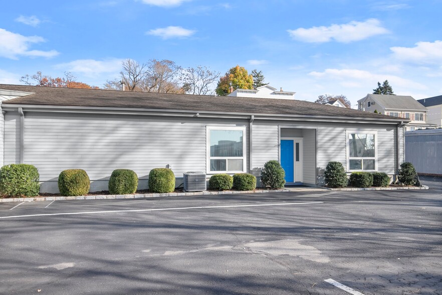 6 Oak St W, Greenwich, CT for lease - Building Photo - Image 2 of 5