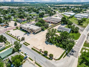 500 W 1 St Ave, Hutchinson, KS - AERIAL  map view - Image1
