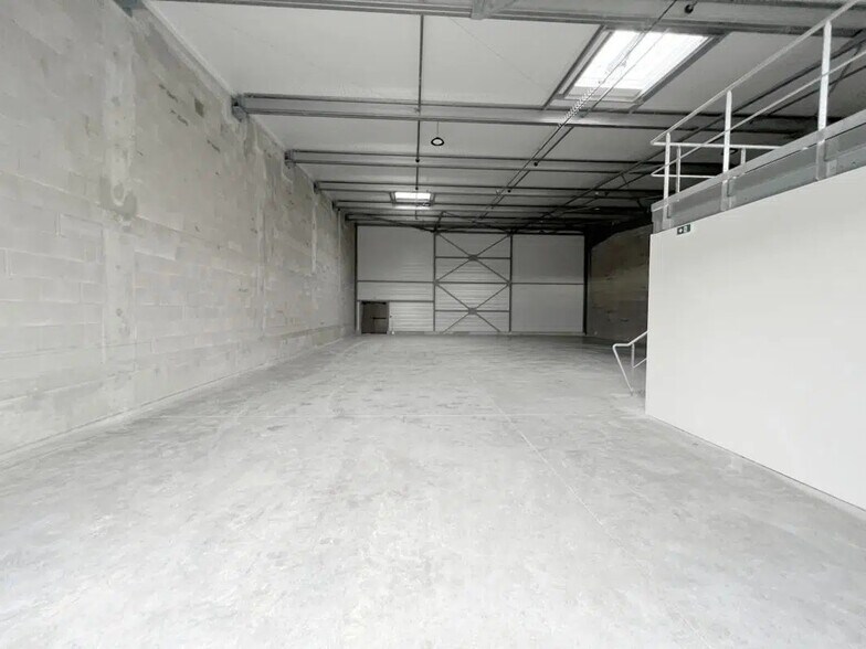 Retail in Reims for lease - Interior Photo - Image 3 of 5