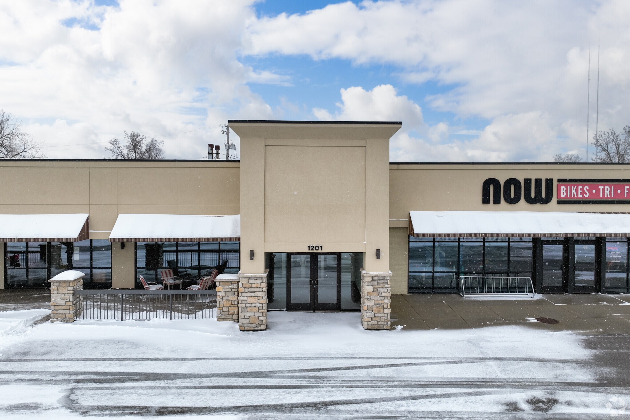 1201 County Road E, Saint Paul, MN for lease Primary Photo- Image 1 of 12