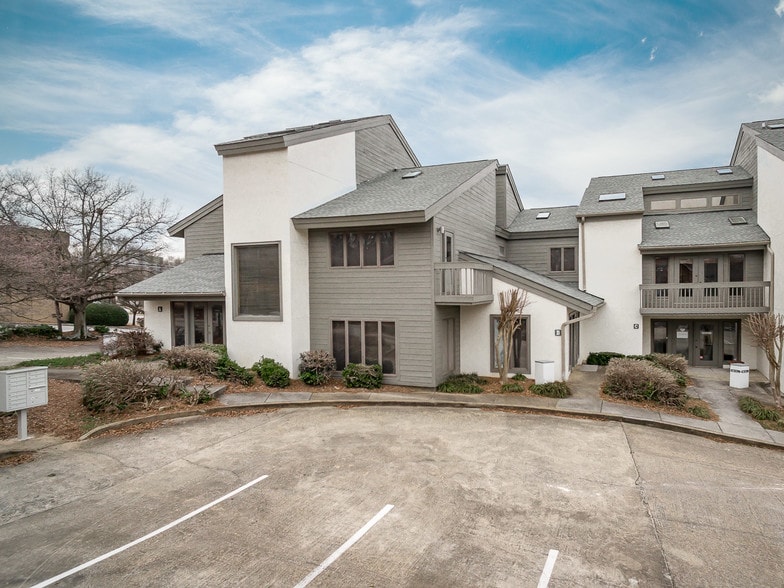 1010 E North St, Greenville, SC for lease - Building Photo - Image 1 of 13