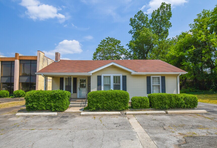 2613 Clinton Ave W, Huntsville, AL for lease - Building Photo - Image 1 of 13