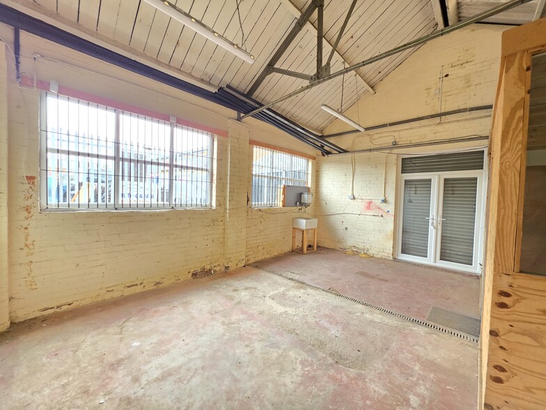 Wheatley Hall Rd, Doncaster for lease - Building Photo - Image 3 of 14