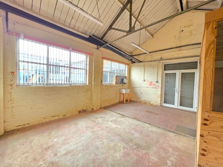 Wheatley Hall Rd, Doncaster à louer - Photo du bâtiment - Image 3 de 14