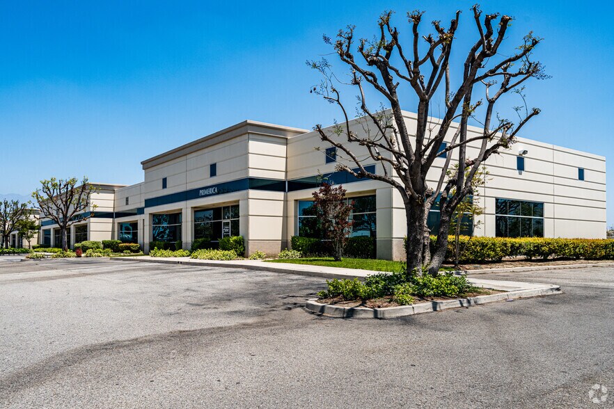 2131 Grove Ave, Ontario, CA à louer - Photo du bâtiment - Image 3 de 7