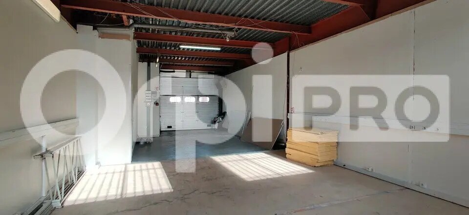 Flex in Lisses for lease - Interior Photo - Image 2 of 3
