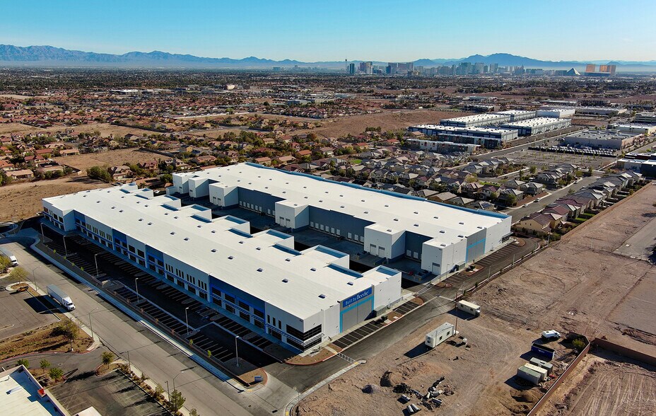6340 S Pioneer Way, Las Vegas, NV à vendre - Photo du bâtiment - Image 2 de 8