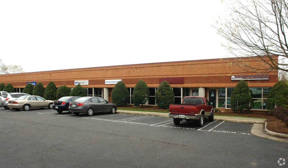 6701 Peters Creek Rd, Roanoke, VA à louer - Photo du bâtiment - Image 2 de 5