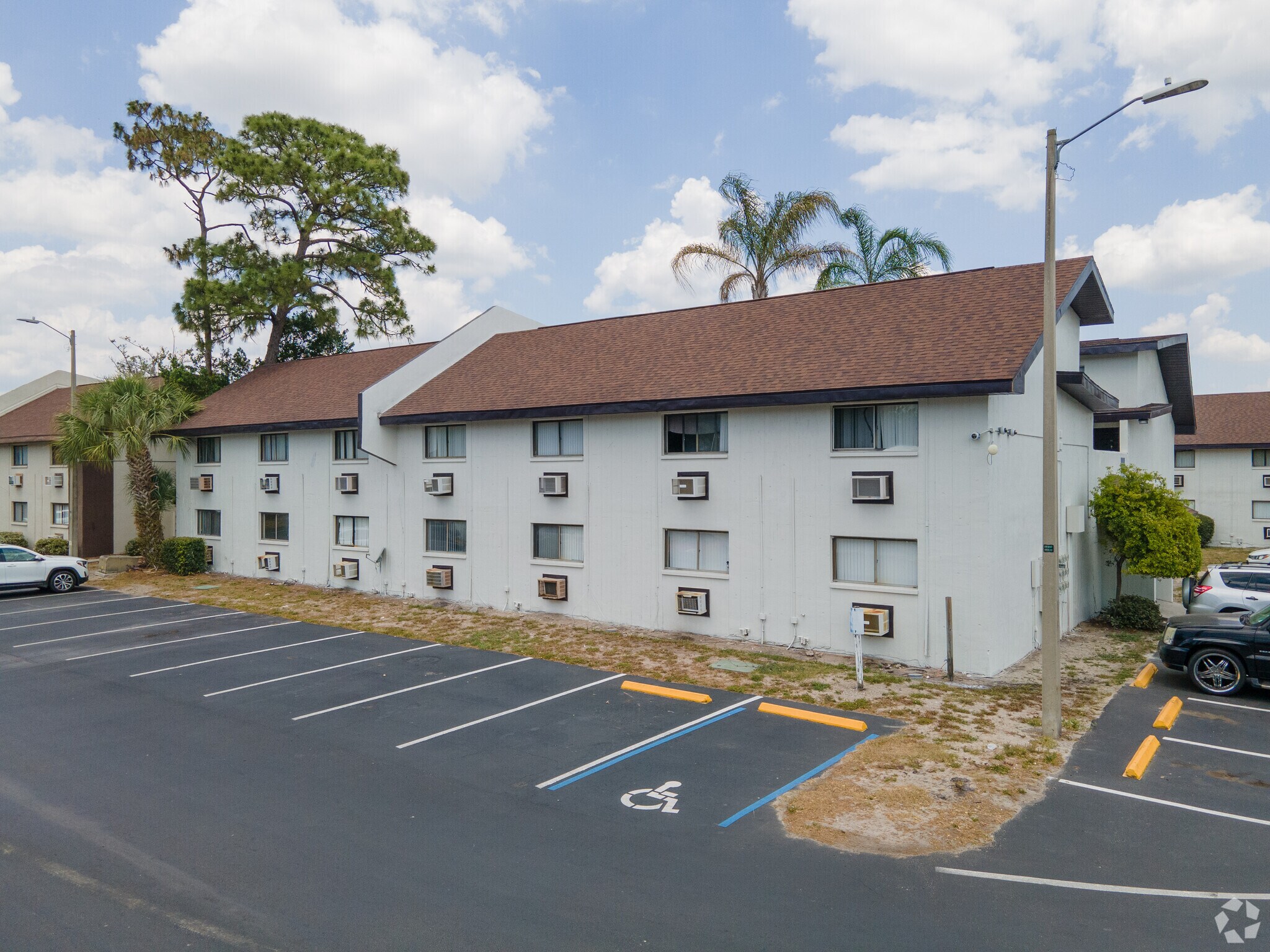 1250 E 113th Ave, Tampa, FL à vendre Photo du bâtiment- Image 1 de 47