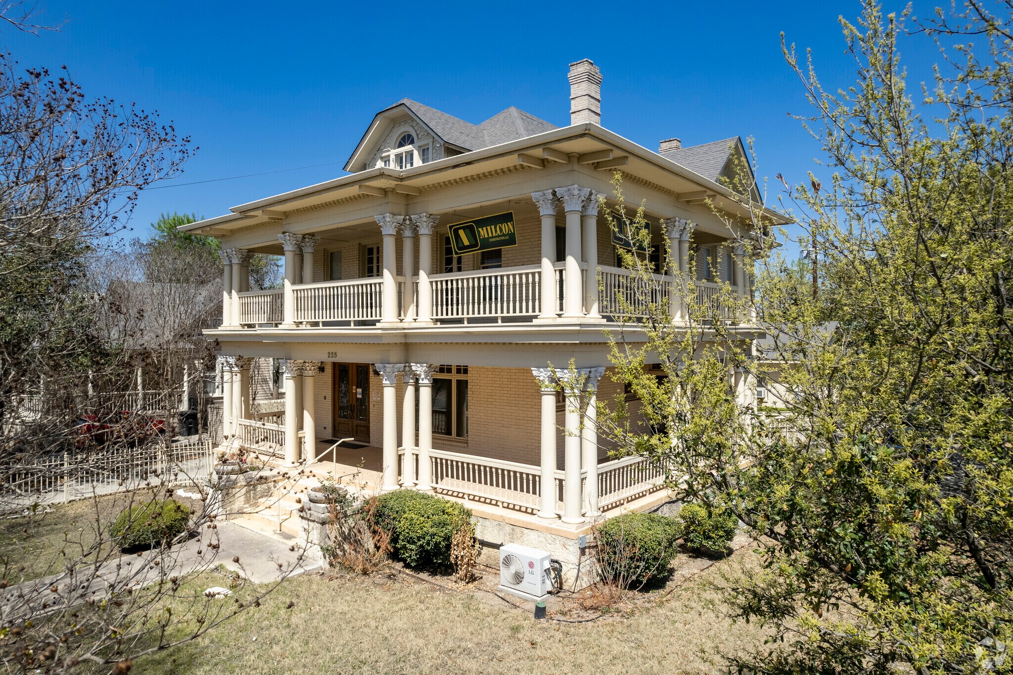 225 E Locust St, San Antonio, TX à vendre Photo principale- Image 1 de 14