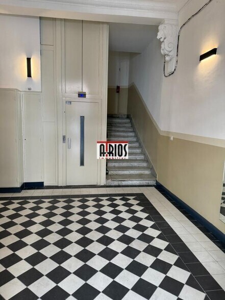 Office in Toulon for lease - Interior Photo - Image 3 of 8