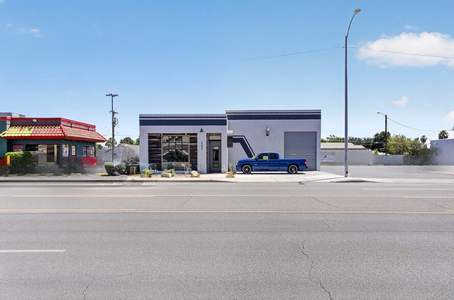 2233 E Indian School Rd, Phoenix, AZ for sale - Building Photo - Image 3 of 8