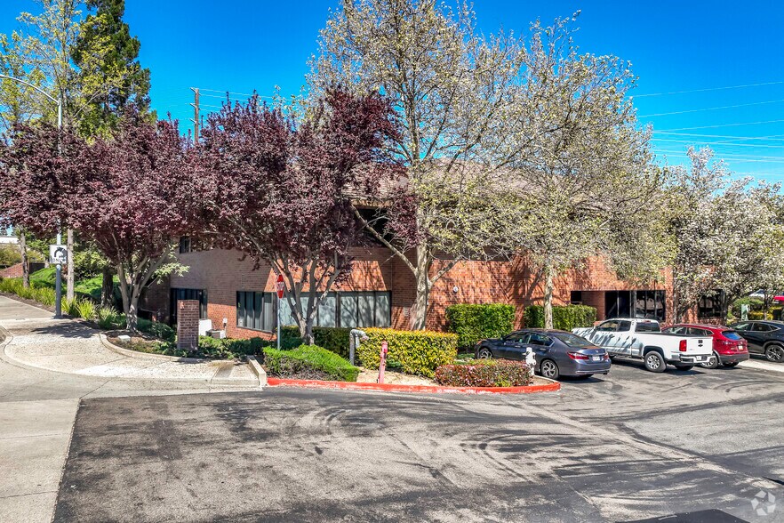 2510 Douglas Blvd, Roseville, CA à louer - Photo du bâtiment - Image 2 de 8