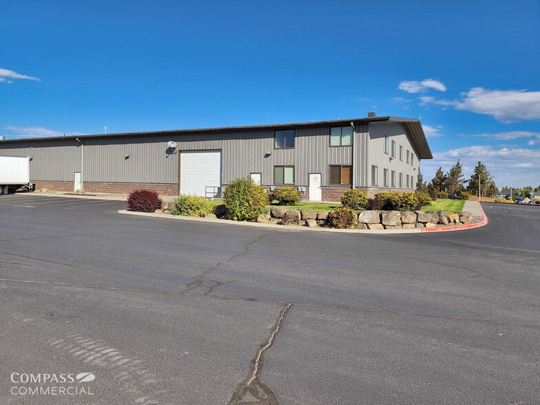 63085 NE 18th St, Bend, OR à louer - Photo du bâtiment - Image 3 de 4