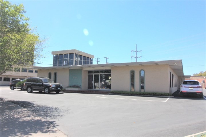 8603 N New Braunfels Ave, San Antonio, TX for lease - Building Photo - Image 2 of 10