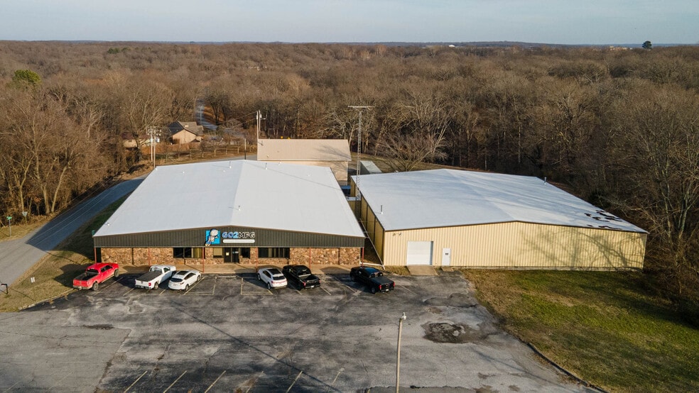 1060 1st Ave NE, Gravette, AR à vendre - Photo du bâtiment - Image 2 de 30